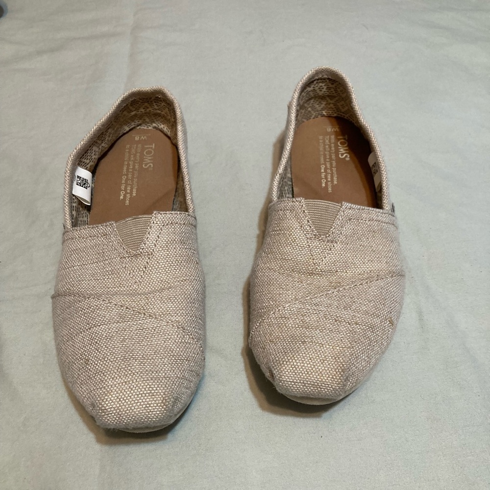 Toms alpergata slip on size 8 like new condition.